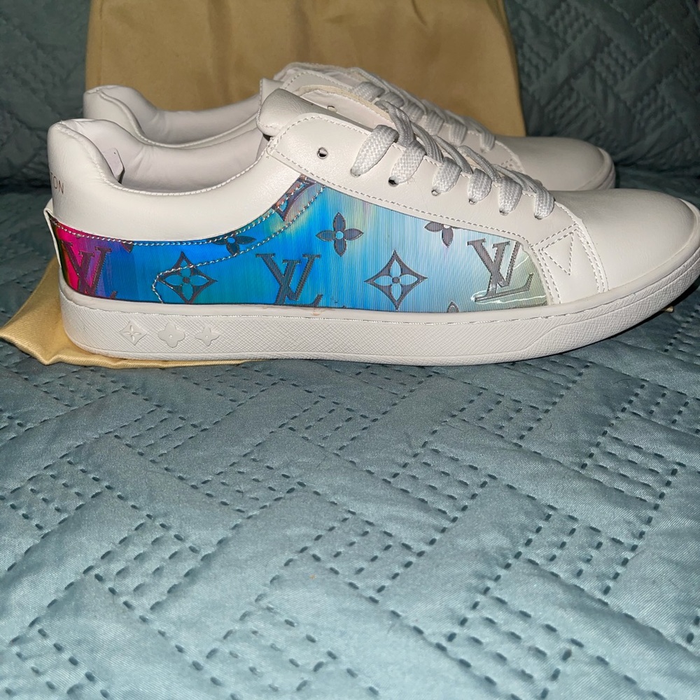 Louis Vuitton sneakers size 8 - 8.5 white